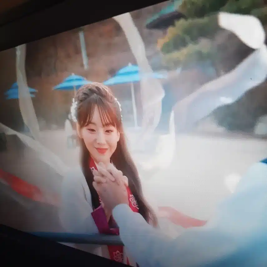내 눈에 귀신이 보인다면,  무당이 이렇게 아름다운 모습이라면,