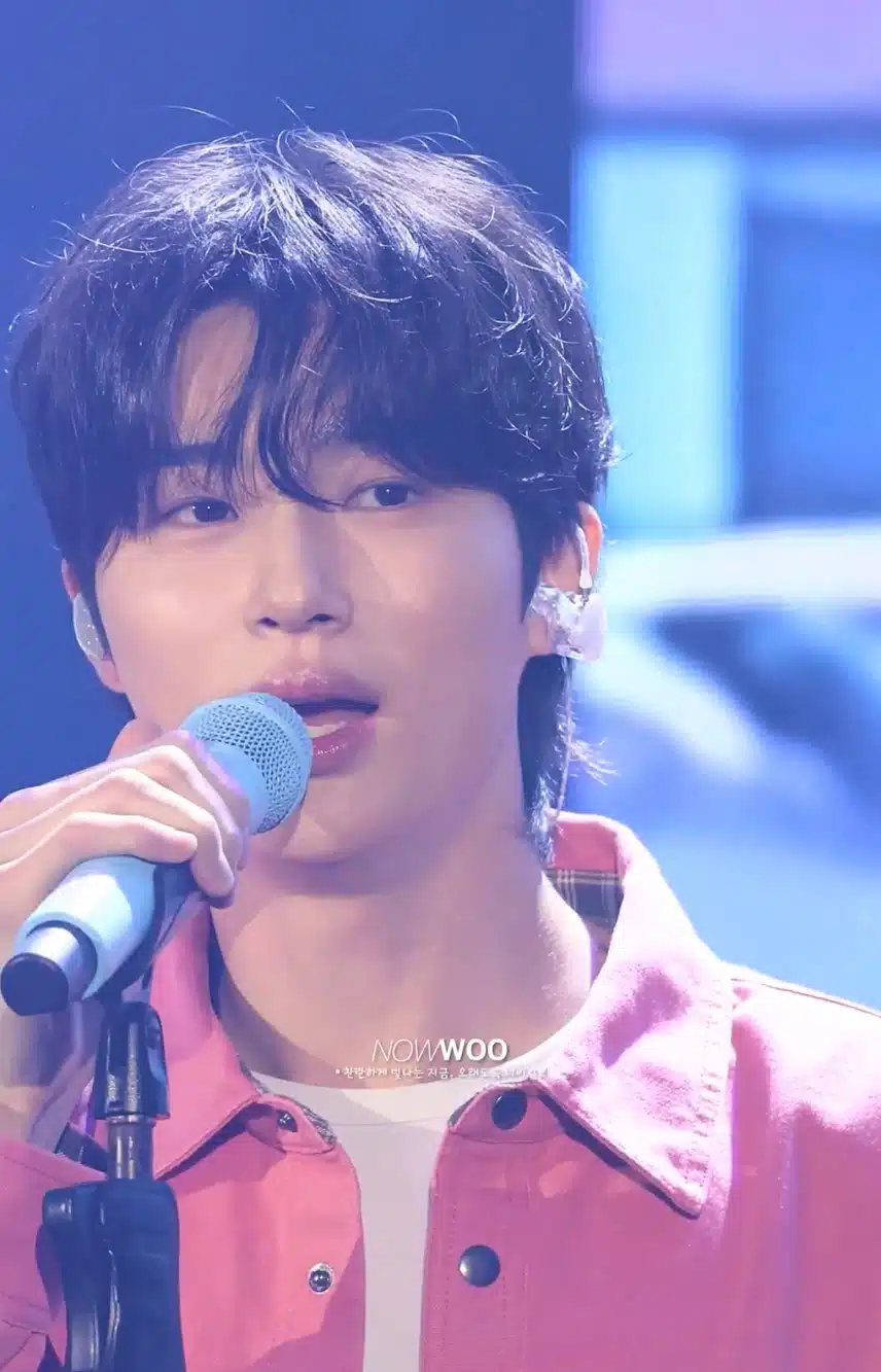 Byun Woo-seok canta a un incontro di fan filippini