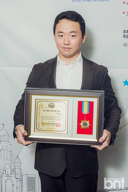 Qual è la storia dietro il dizionario delle armi da fuoco di Pilkin Jo Geon-hong, figlio del rappresentante di Yaksonmyeongga, Kim Hyun-sook? (+ Rappresentante Lee Byung-chul)