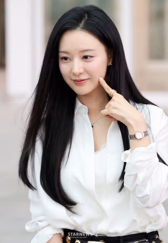 김지원, 스타랭킹 女배우 TOP3 차지