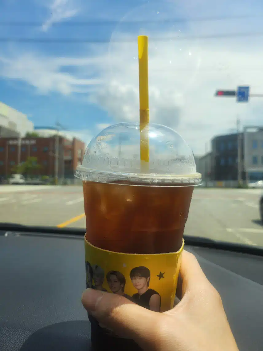 얼음 가득 커피~
