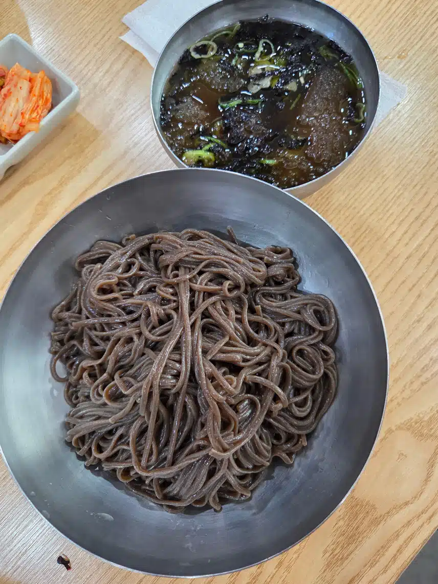 점심에 메밀국수 먹었어요 