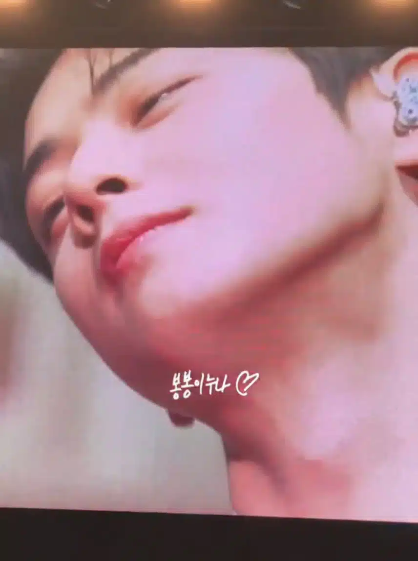 Cha Eun-woo shows off his sharp jawline at a fan meeting