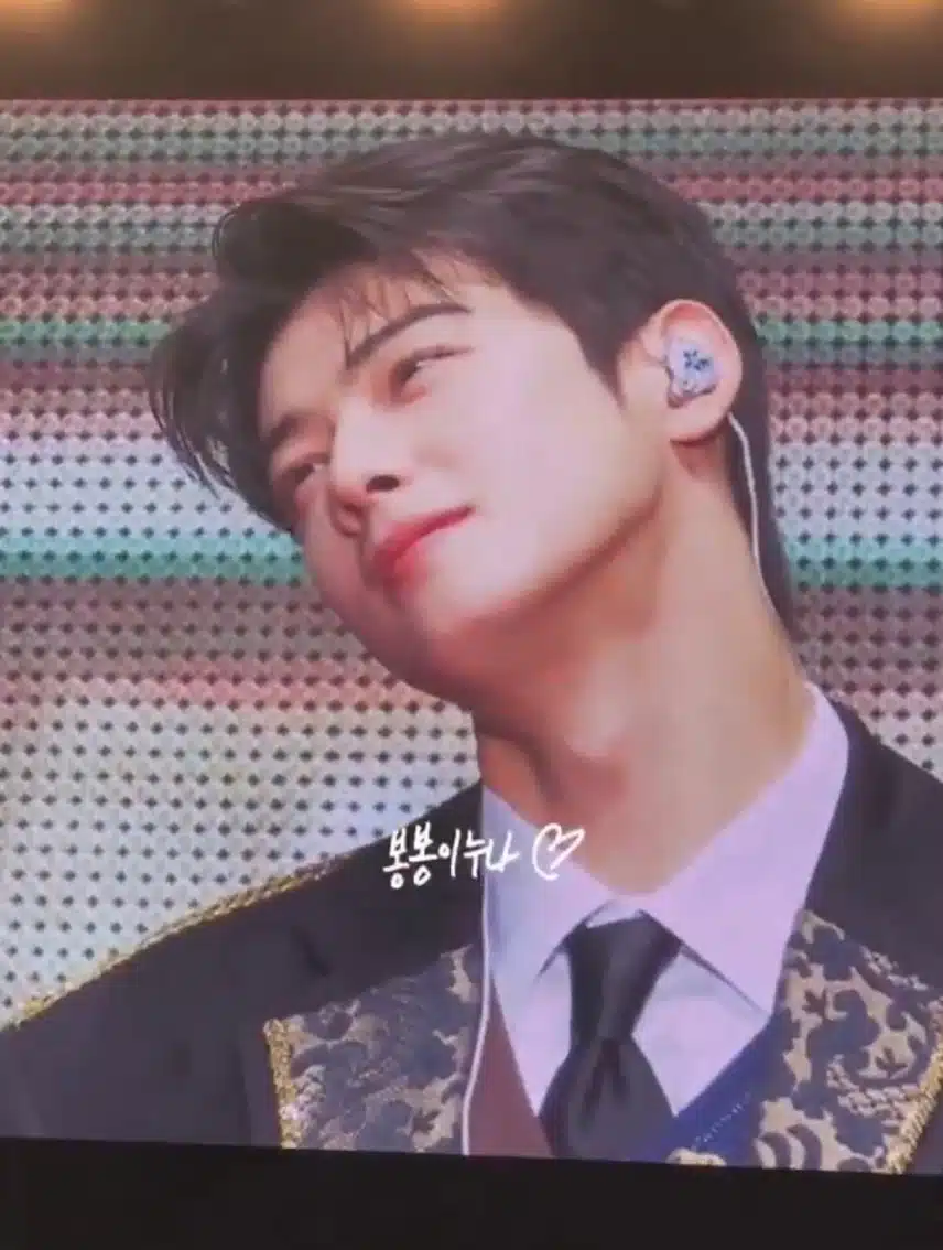 Cha Eun-woo shows off his sharp jawline at a fan meeting