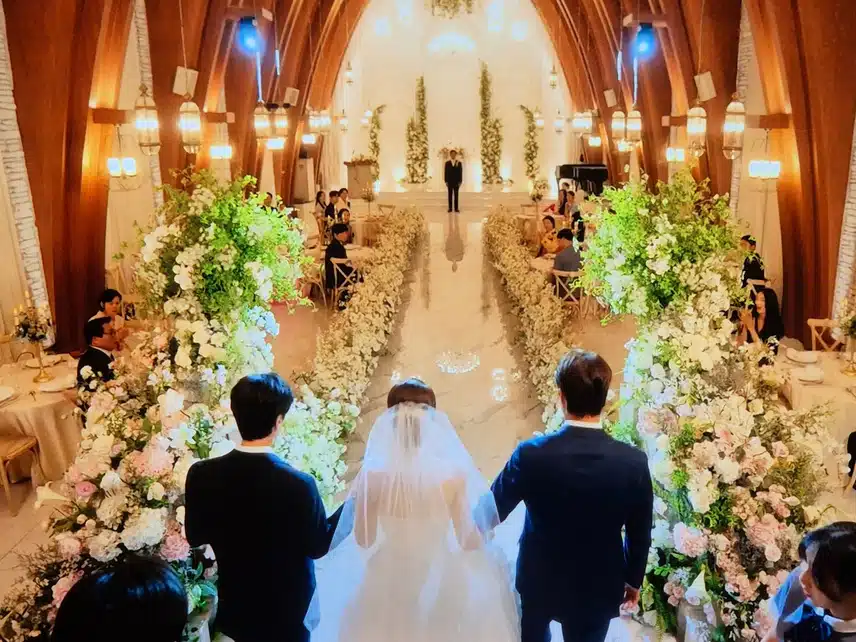 많은 어려움 속에서 드디어 두사람은 결혼식을 올리네요