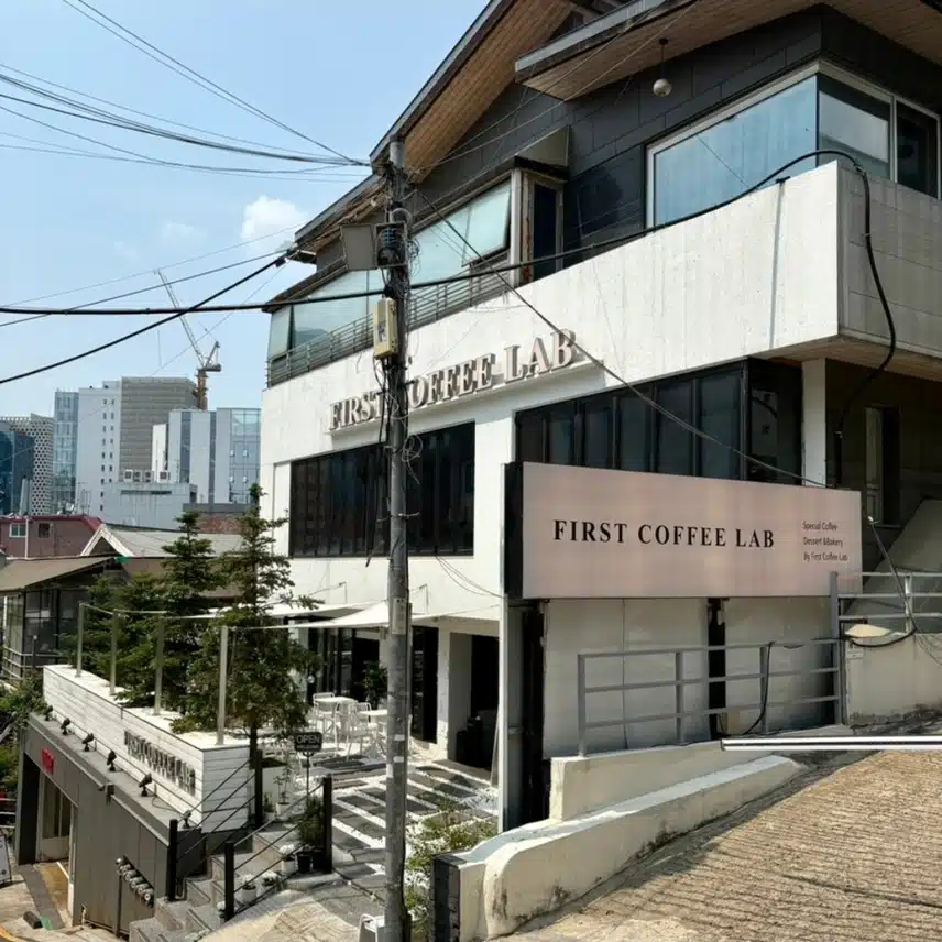 신논현에 있는 퍼스트 커피숍 커피 즐기기 좋아요