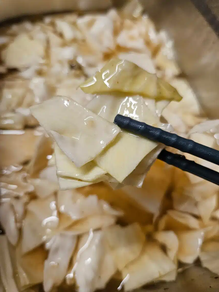 양배추 피클을 간식으로 먹어요