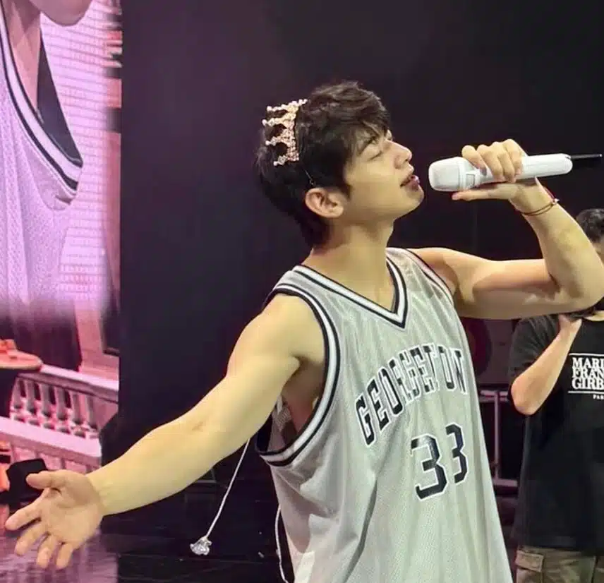 Cha Eun-woo shows off his various charms with just one sleeveless top