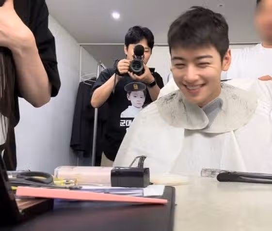 He cut his hair because of his military enlistmentㅠㅠ He looks cute even with his hair cut