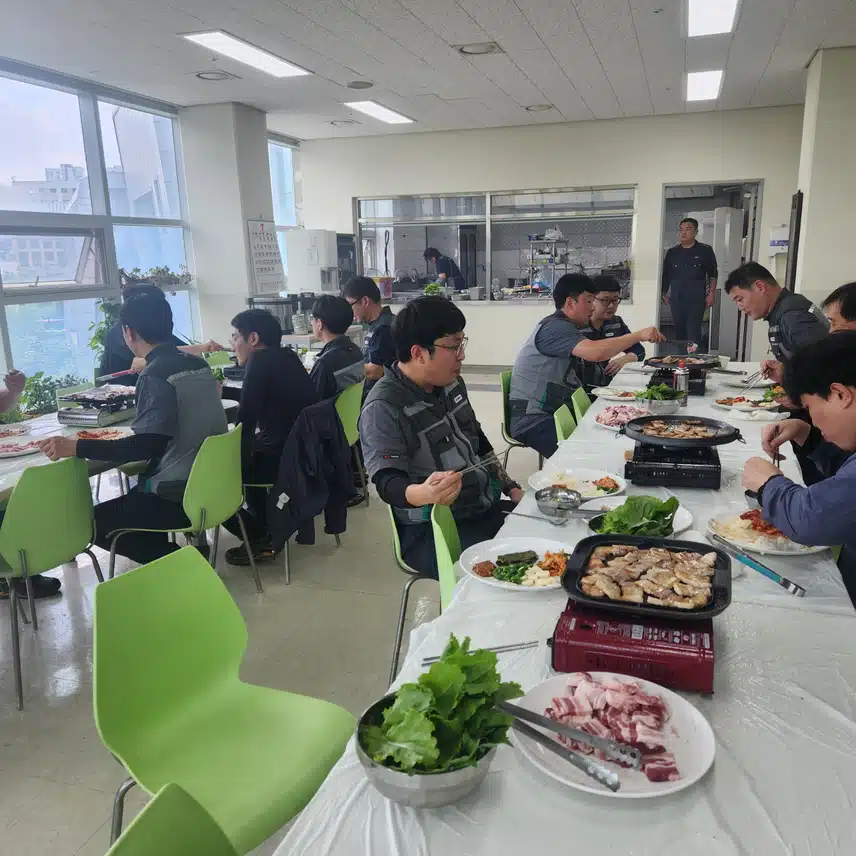 오늘 사내식...  삼겹살 ! 👍 
