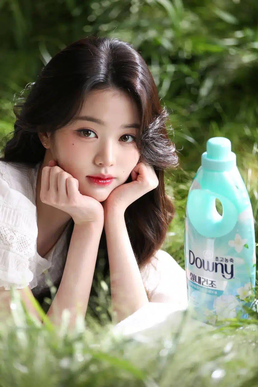 The very pretty Ive Jang Won-young x Downey advertisement behind-the-scenes photos