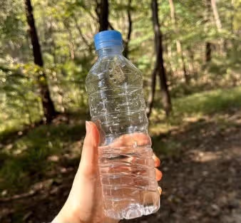 산책 중 물 한 잔으로~