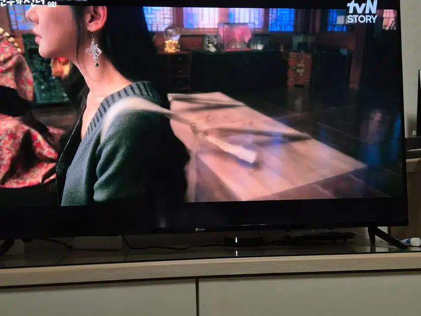 성아의 말에 아이가 자신의 등에서 떠나지못한다는걸 알게된다
