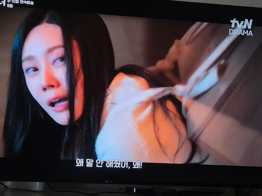 성아의 말에 아이가 자신의 등에서 떠나지못한다는걸 알게된다