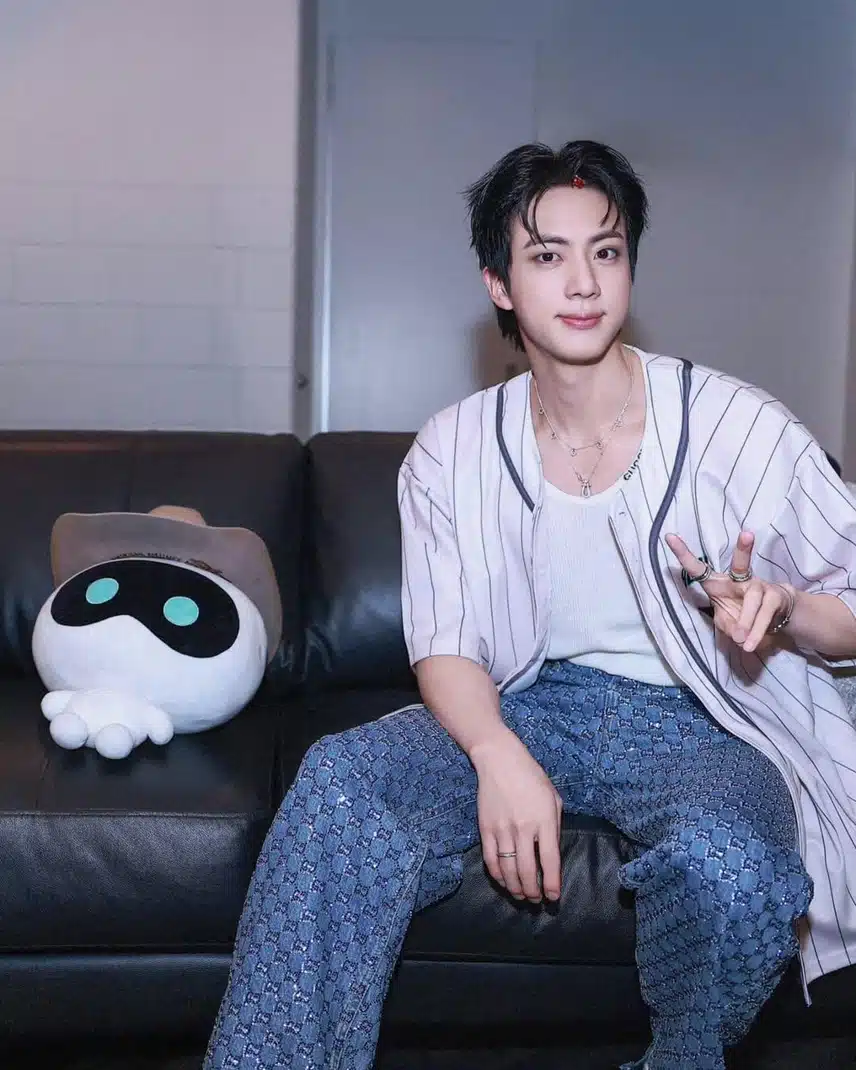 ハンサムでいっぱいの私たちのInstagramのBTS Jin