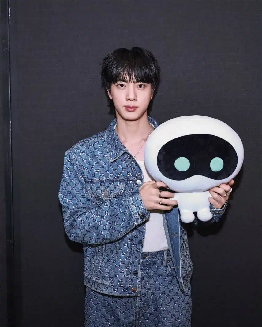ハンサムでいっぱいの私たちのInstagramのBTS Jin