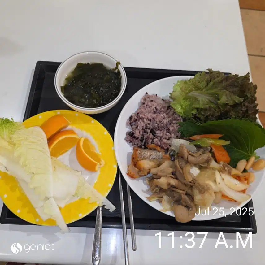 점심은 한식뷔페(상추쌈과 돼지불고기)
