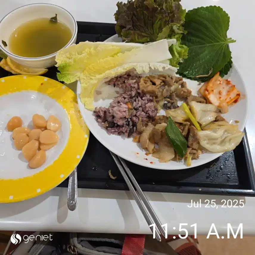 점심은 한식뷔페(상추쌈과 돼지불고기)