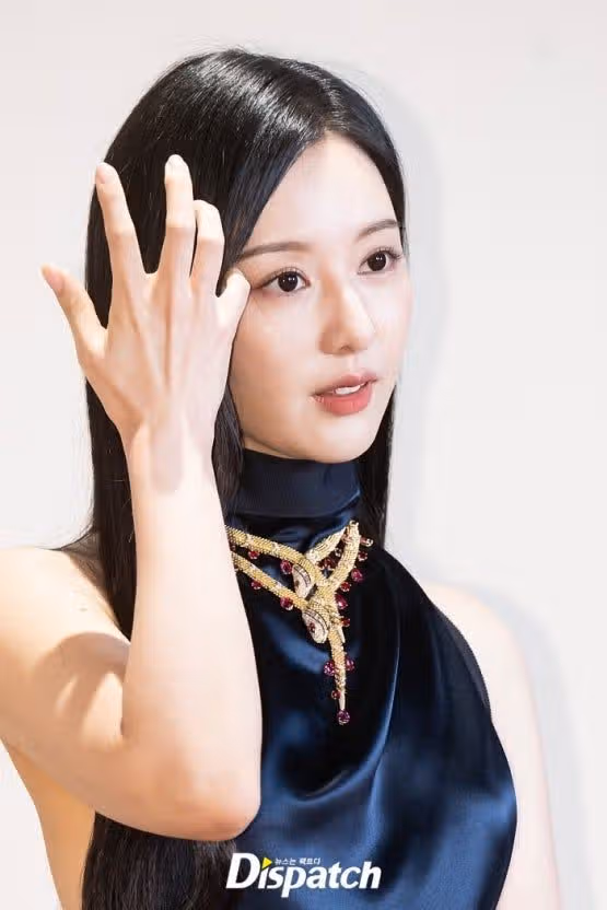 블랙 실크드레스가 고급스러운 지원님