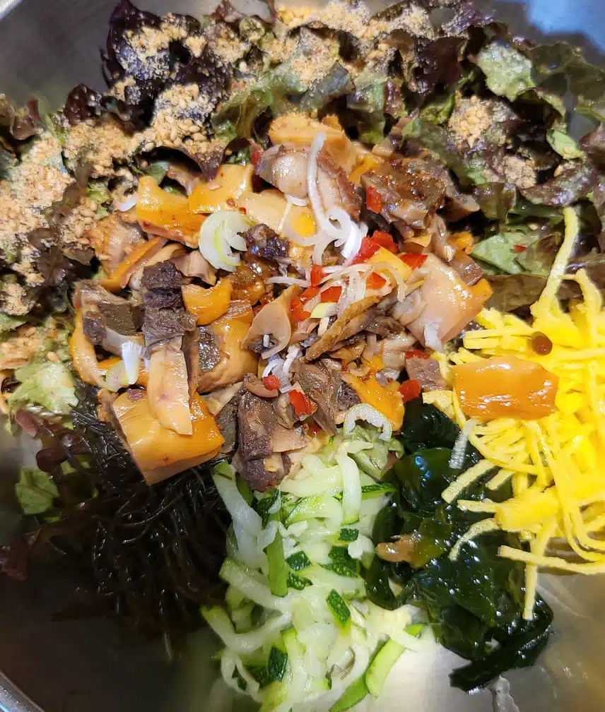 미역과 톳 넣은 꼬막 비빔밥으로 새콤하게 🐚🥒🥬