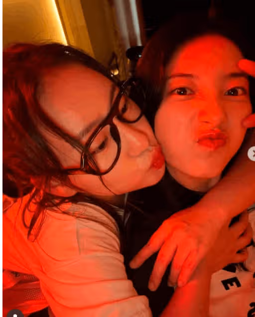 예쁜 애 옆 예쁜 애