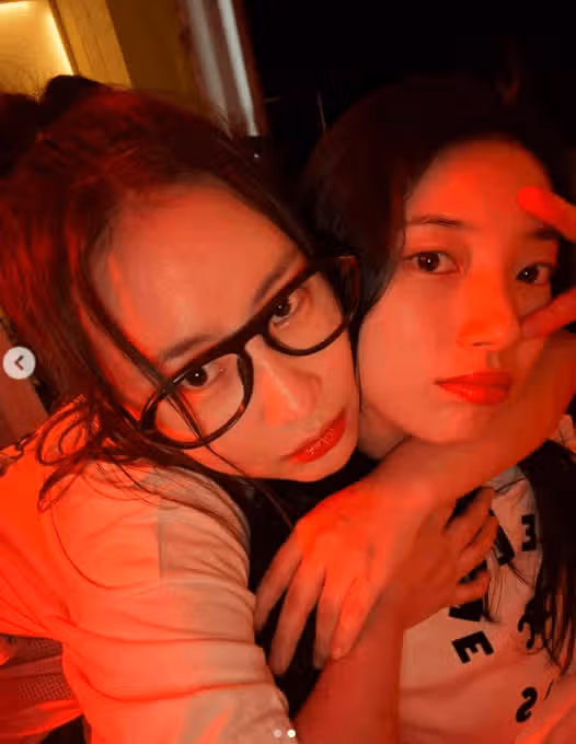예쁜 애 옆 예쁜 애