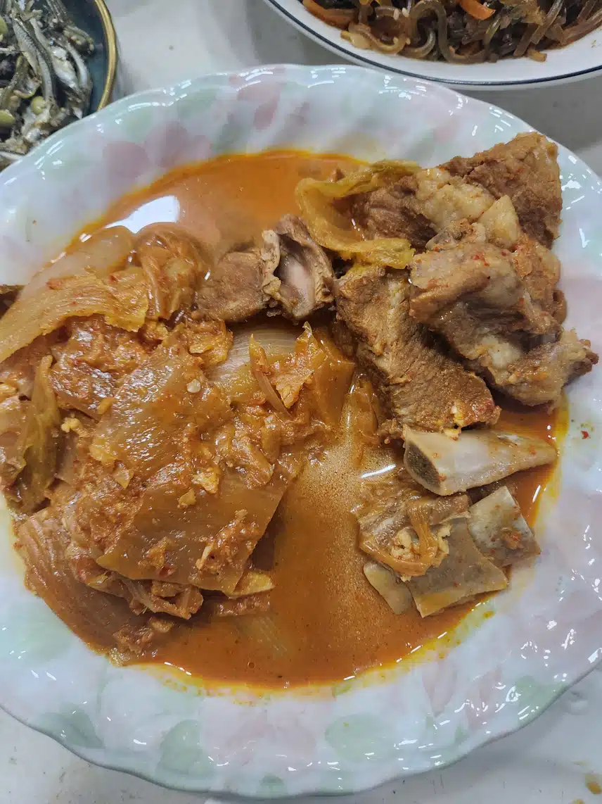 돼지등갈비김치찜