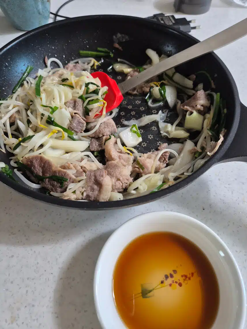 우삼겹숙주볶음!