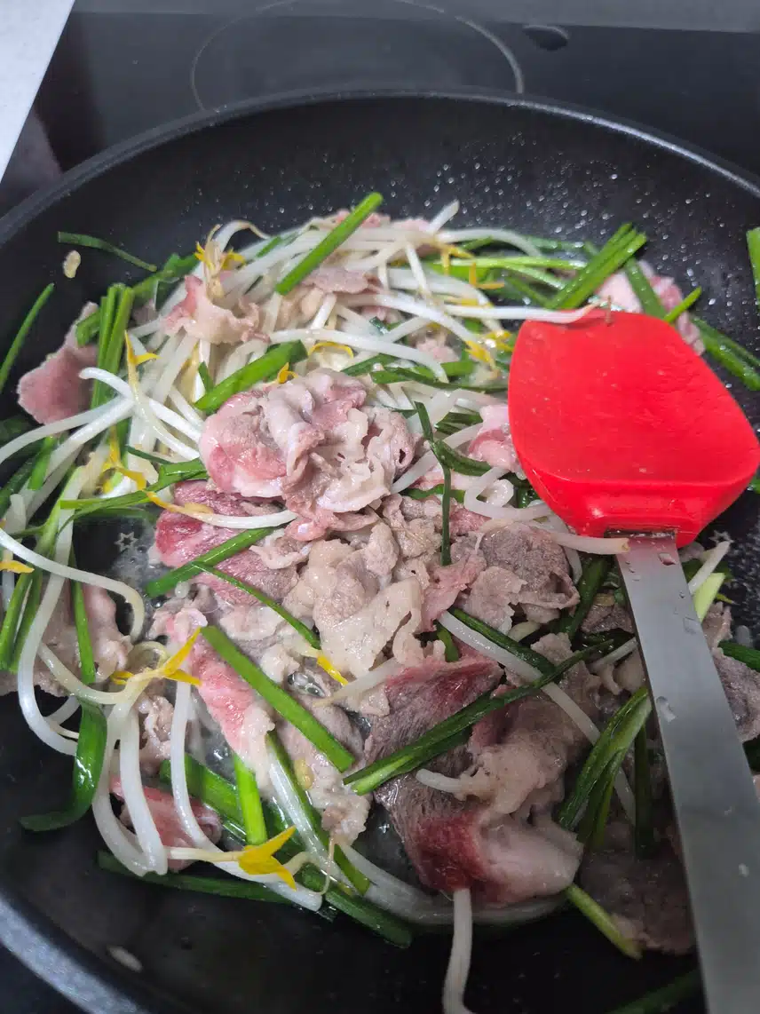 우삼겹숙주볶음!