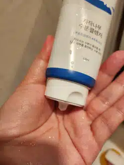 지성에가까운 중성피부 라운드랩 자작나무 수분클렌저 사용후기 순하고 보습좋네요 