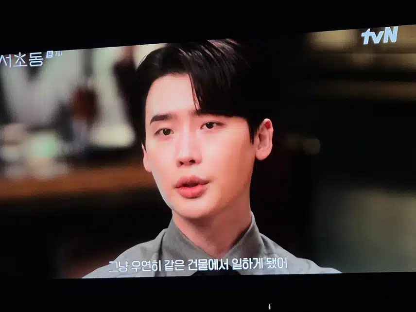 Lee Jong-suk in Seocho-dong is so cool and handsome..