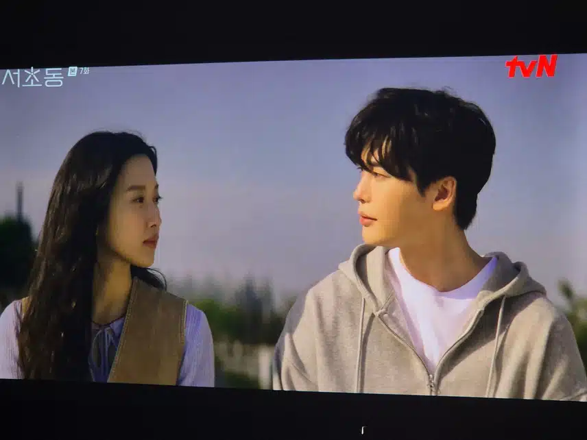 Lee Jong-suk in Seocho-dong is so cool and handsome..