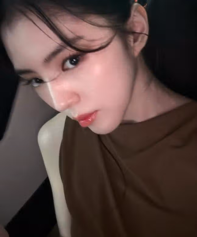 한소희님 얼굴 옆선 이거 현실적이지 않은데요