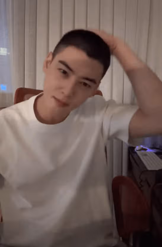 드디어오늘이네요..삭발에도 독보적 비주얼