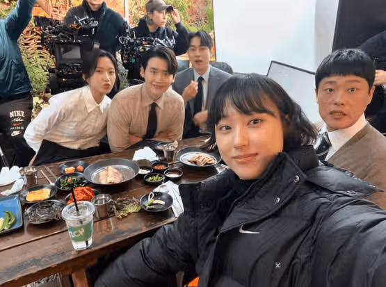 Lee Jong-suk, explosive chemistry with colleagues in 'Seocho-dong'