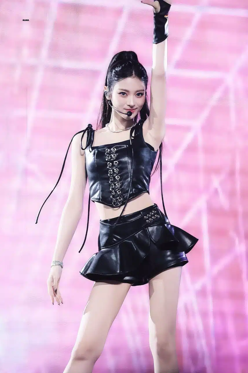 Beautiful cat Miyao Anna who went to the music festival