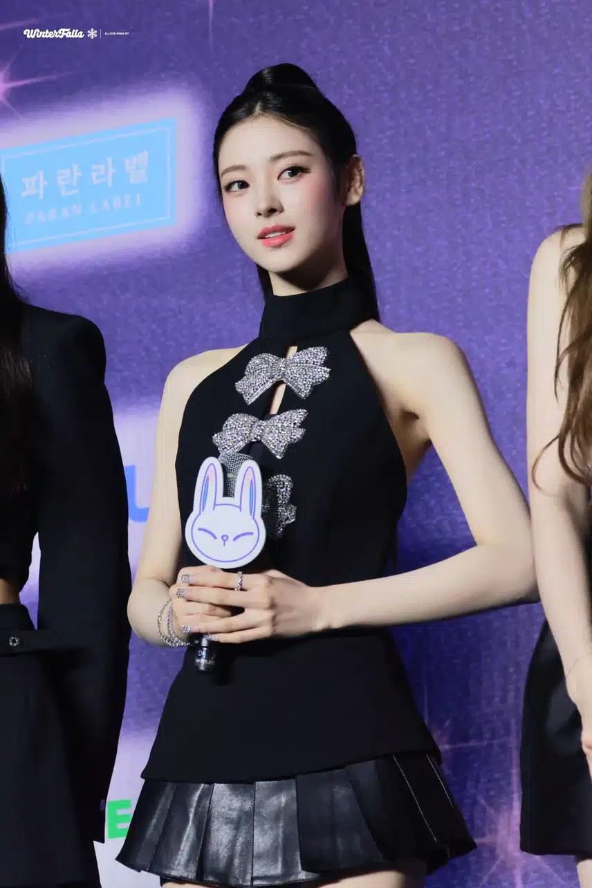 Beautiful cat Miyao Anna who went to the music festival