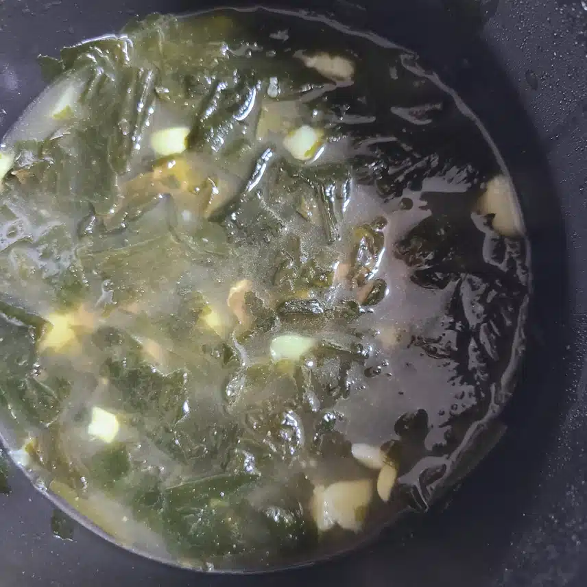 명란 깻잎 모듬 야채 계란 말이 와 치킨 샐러드