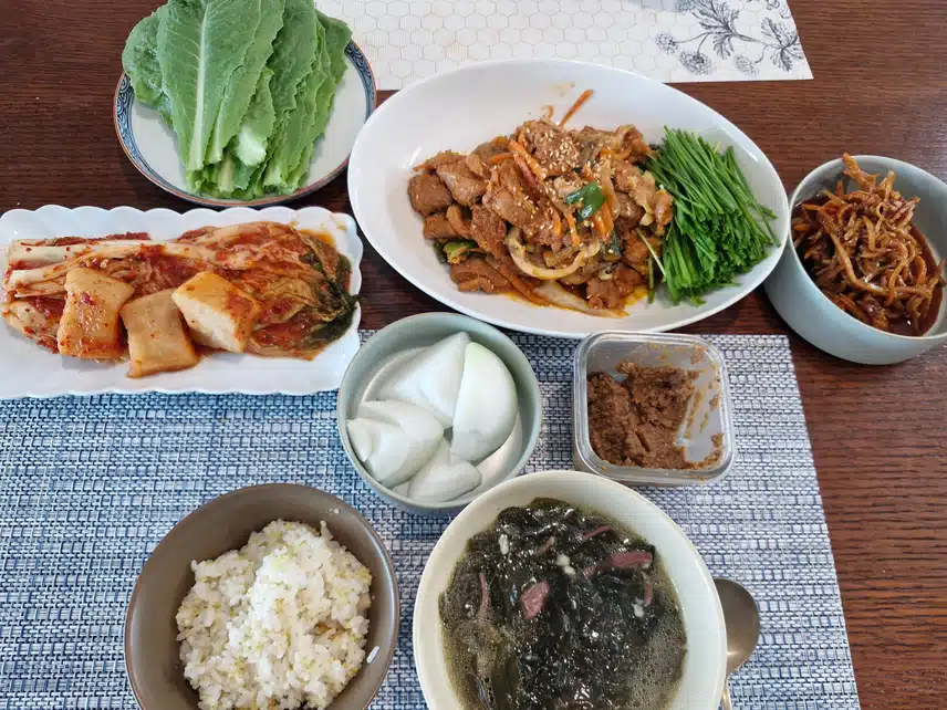 야채그득 넣고 오리주물럭으로 점심 해결해요