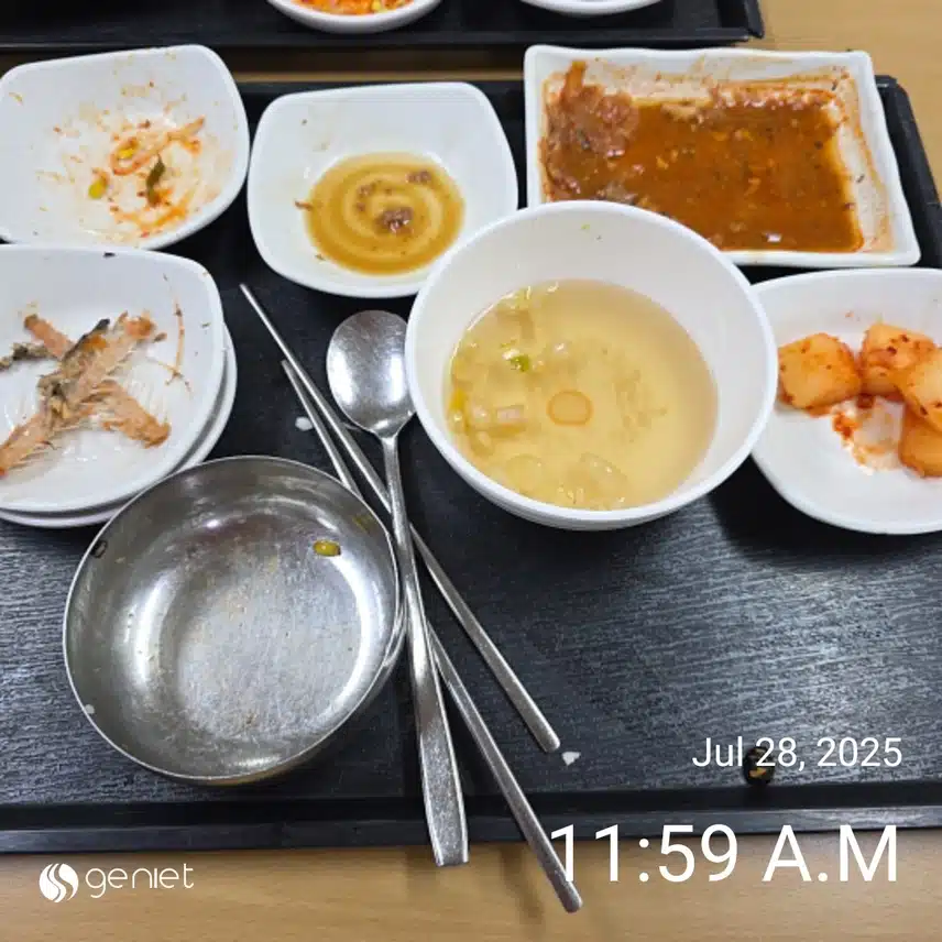 점심은 직원식당에서 고등어무조림