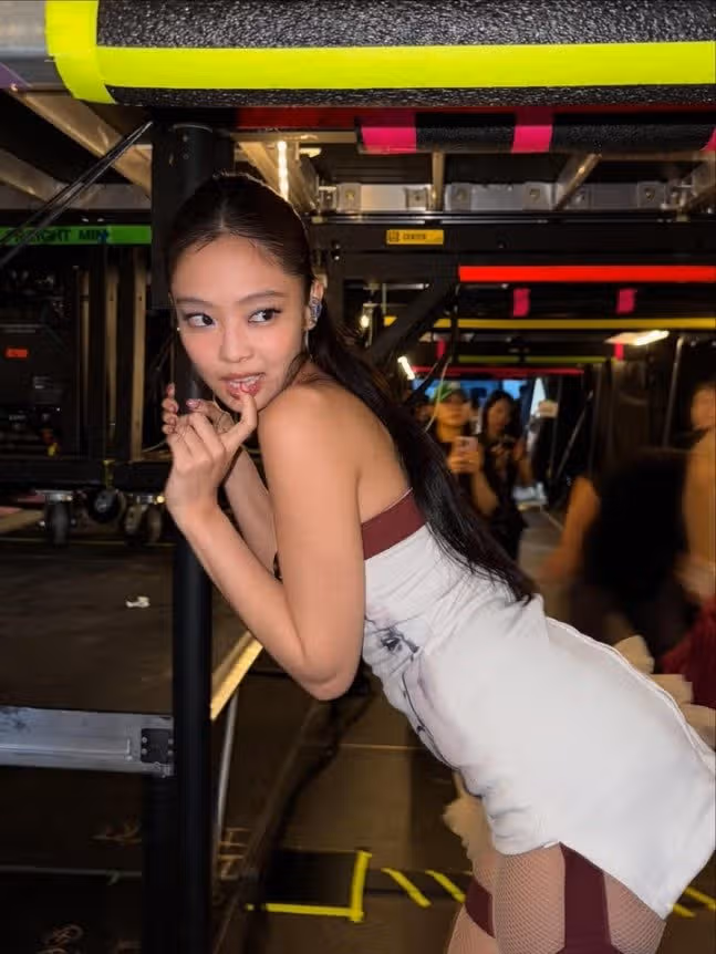 Toronto si è innamorata delle foto dietro le quinte di Blackpink Jennie