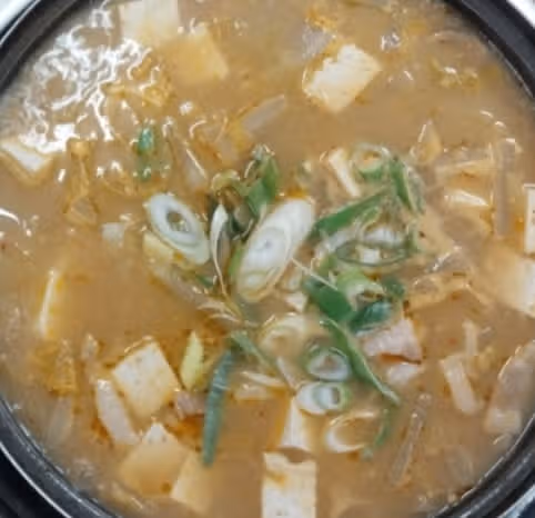  병아리콩 밥에 두부 듬뿍 청국장찌개로 🥘