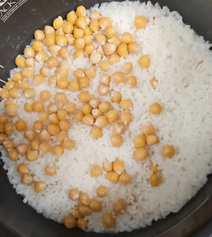  병아리콩 밥에 두부 듬뿍 청국장찌개로 🥘