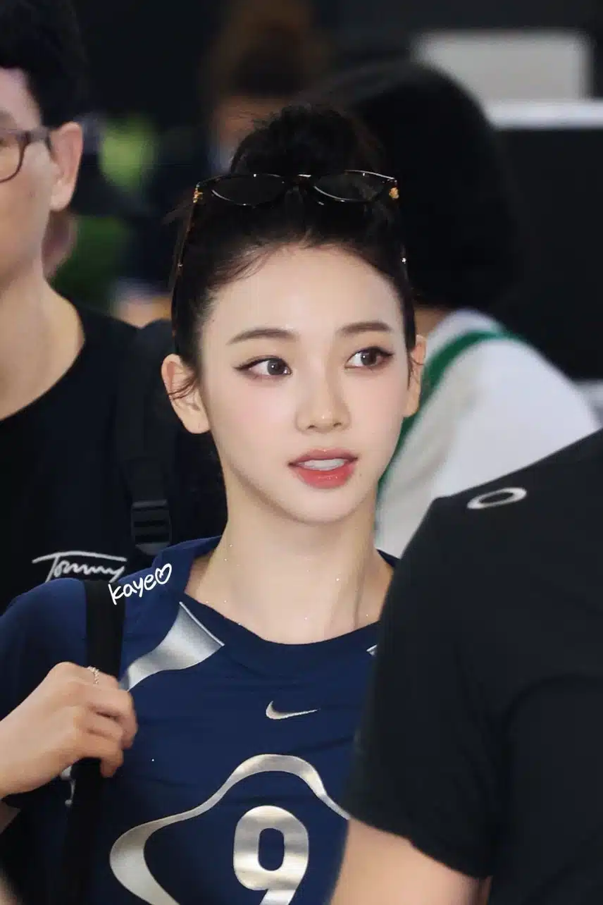 💙올백머리하고 입국한 카리나  