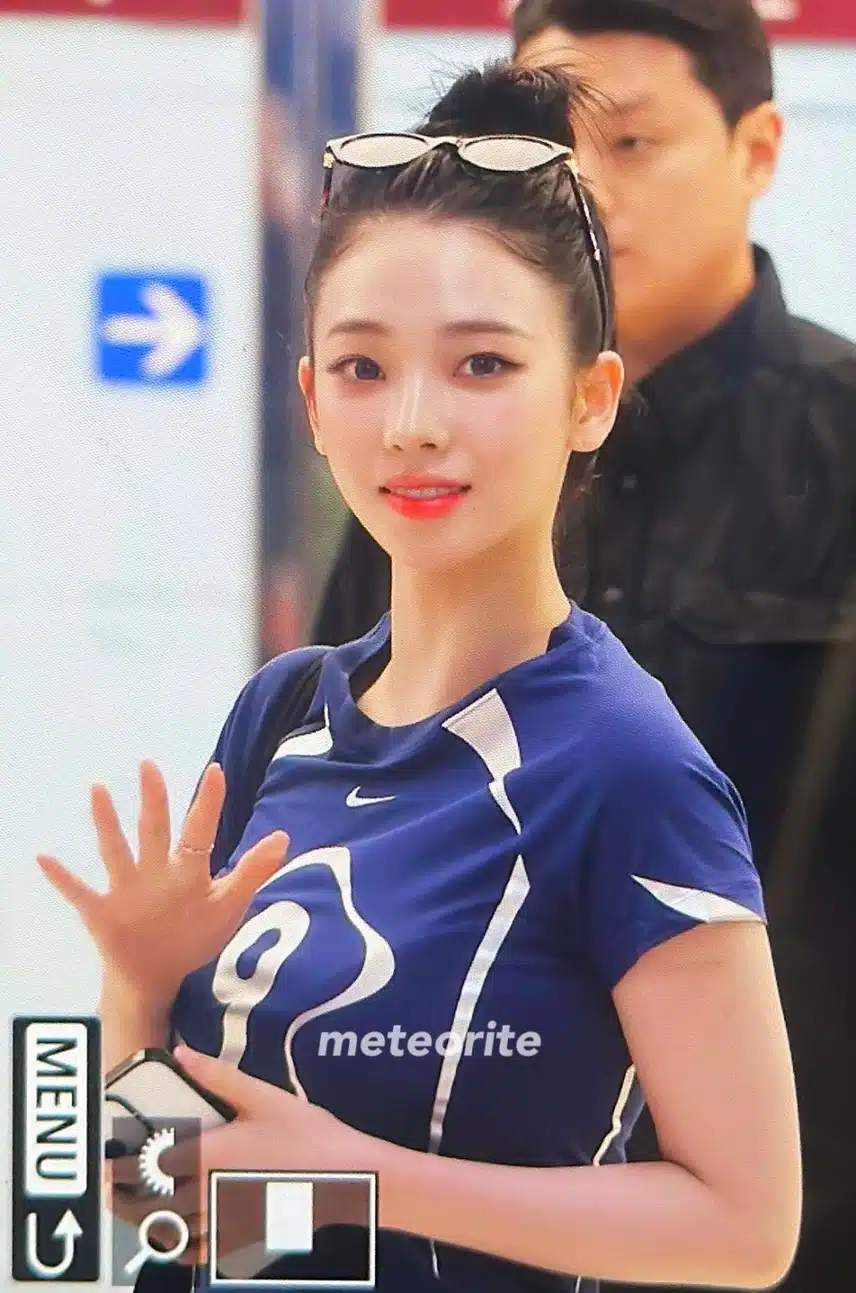 💙올백머리하고 입국한 카리나  