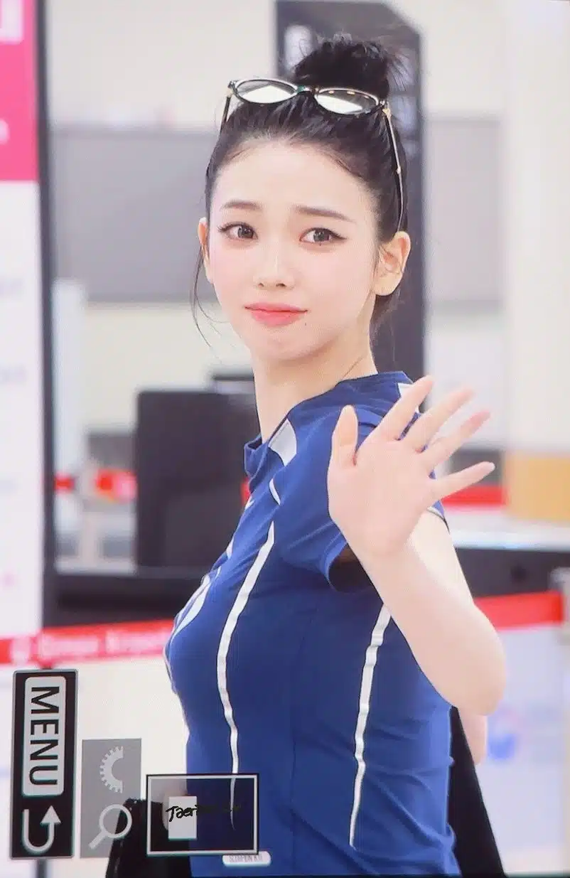 💙올백머리하고 입국한 카리나  