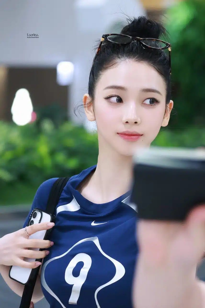 💙올백머리하고 입국한 카리나  