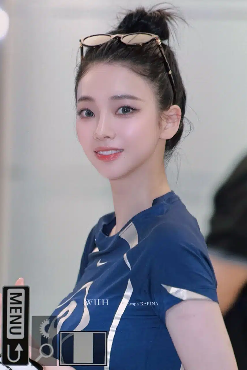 💙올백머리하고 입국한 카리나  