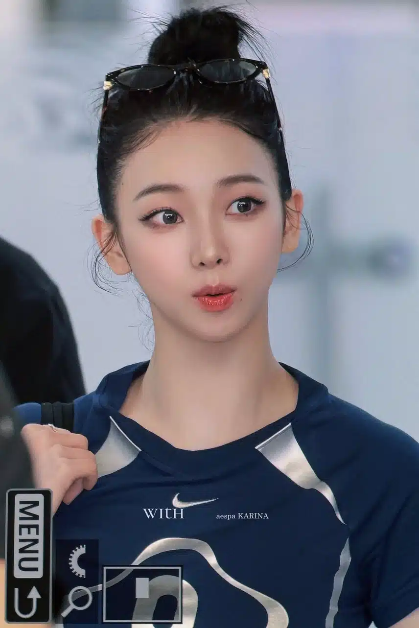 💙올백머리하고 입국한 카리나  