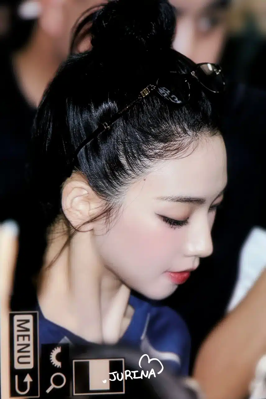 💙올백머리하고 입국한 카리나  